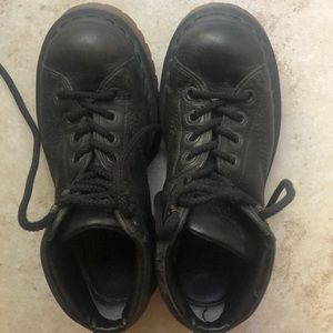 Black leather Dr. Martens 8287 boots W8